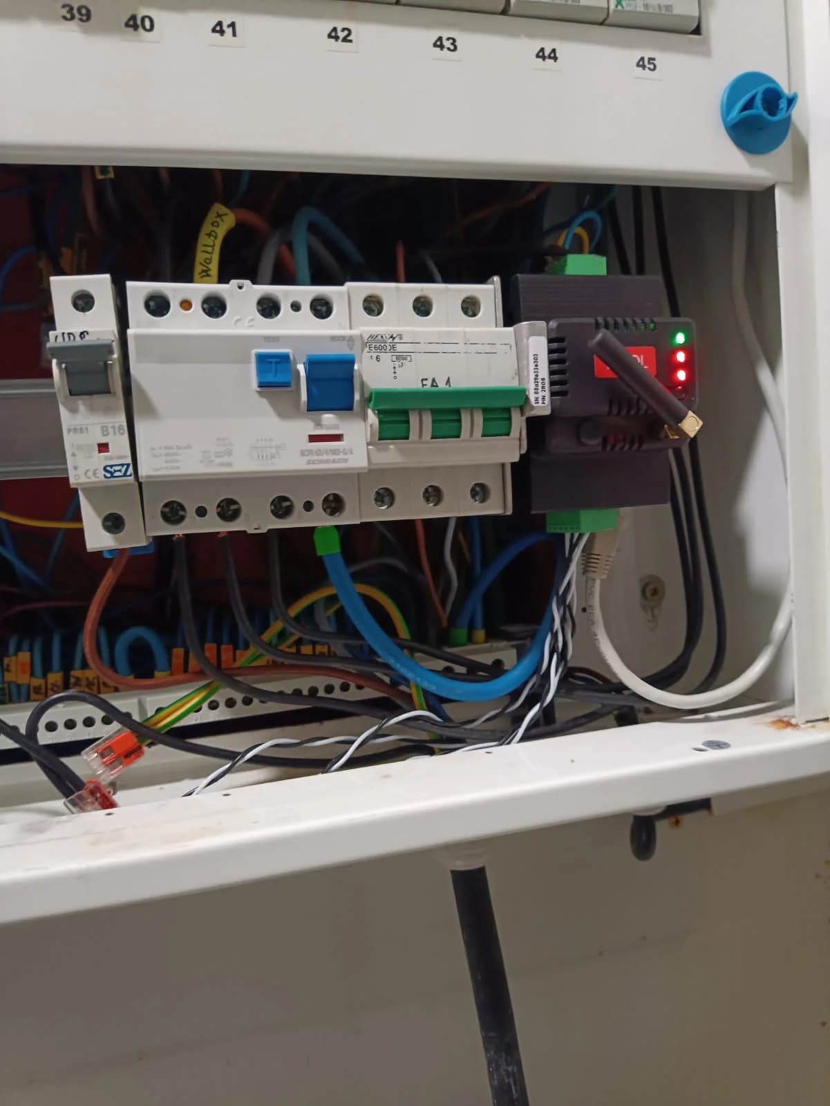Inštalácia ističov a RCD pre wallbox - certifikovaný elektrikár Voltarea